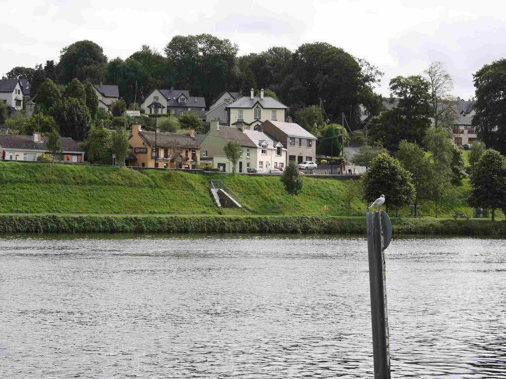 Shannon Breeze B&B Killaloe Exterior foto